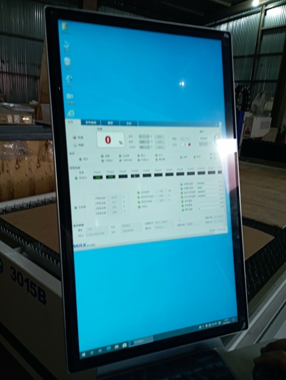 Оптоволоконный лазерный станок для резки металла Ltt 3015B (1000)