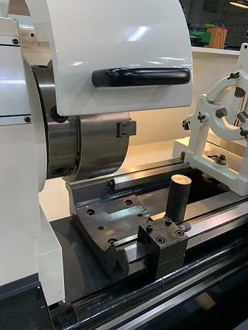 Токарно-винторезный станок 16К25/2000