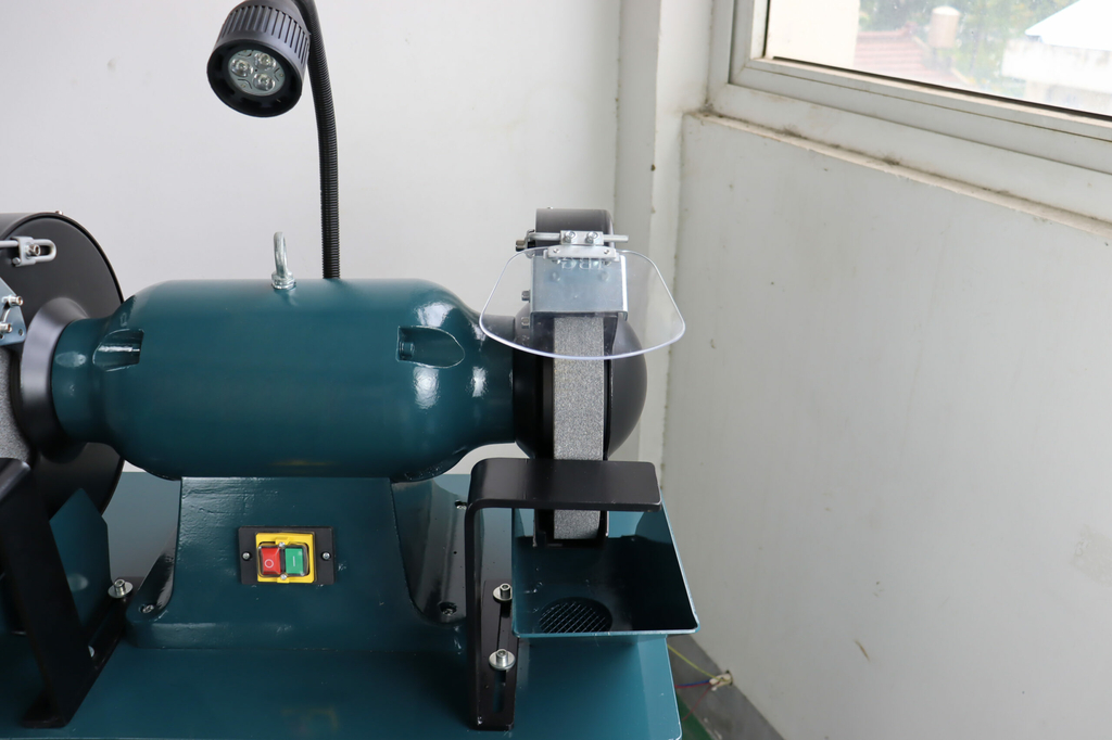 Двухдисковый шлифовальный станок с пылесосом AURA NM-250DC/220 (60250100)