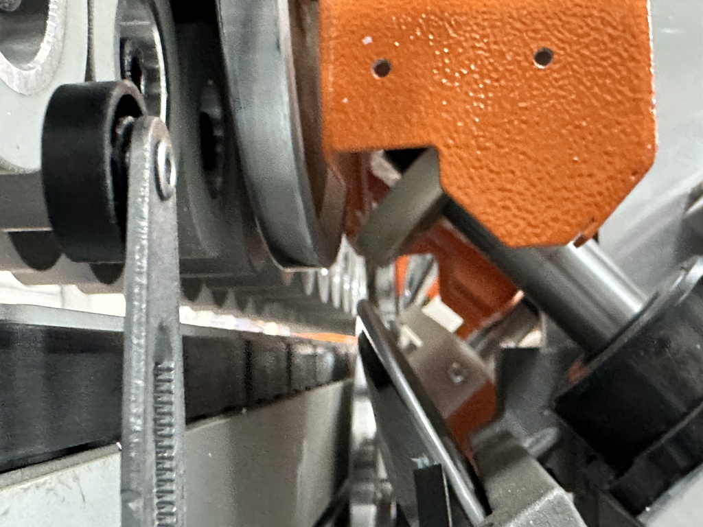 Кромкооблицовочный автоматический станок HOLD HD621JPKQSC