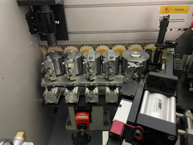 Автоматический кромкооблицовочный станок Nanxing NB6JQFKL