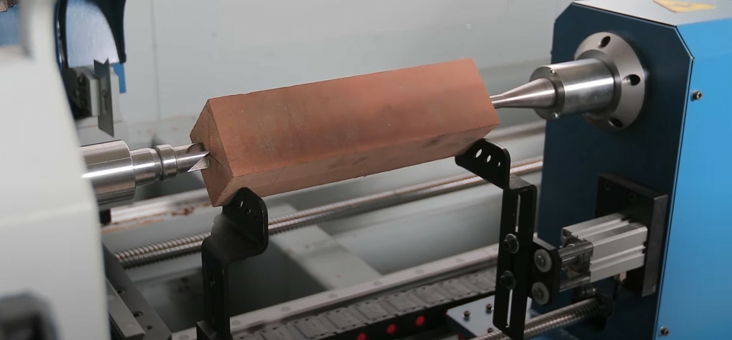 Четырехосевой токарный центр с ЧПУ NESTO 4 AXIS PLUS CNC