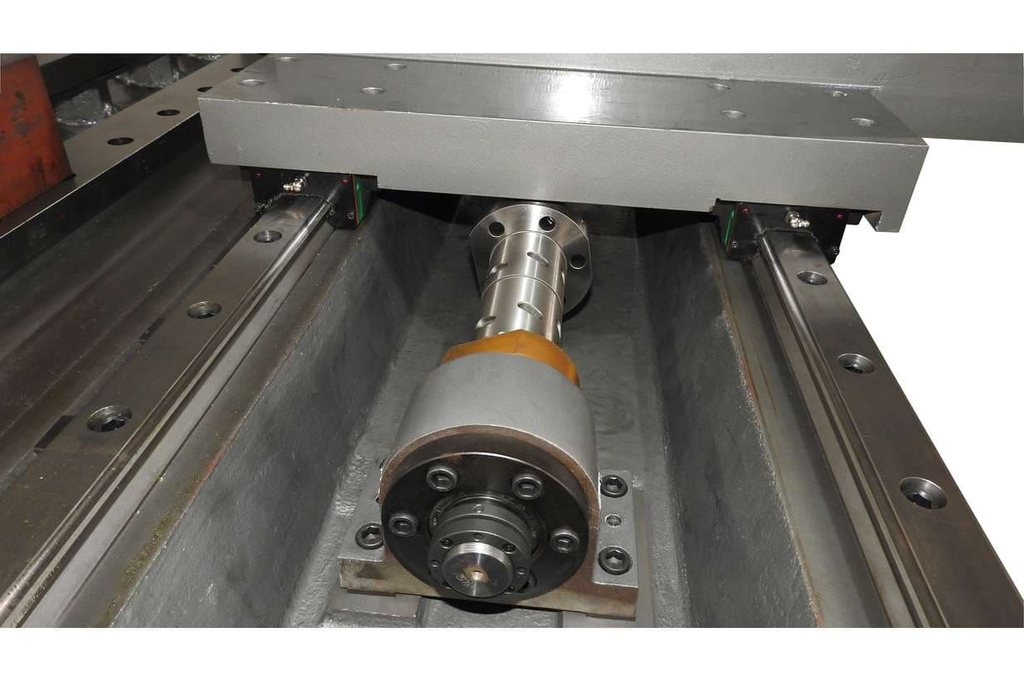 Токарный станок JCL-30Н CNC РМЦ 900 мм (JCL-30Н900 CNC)