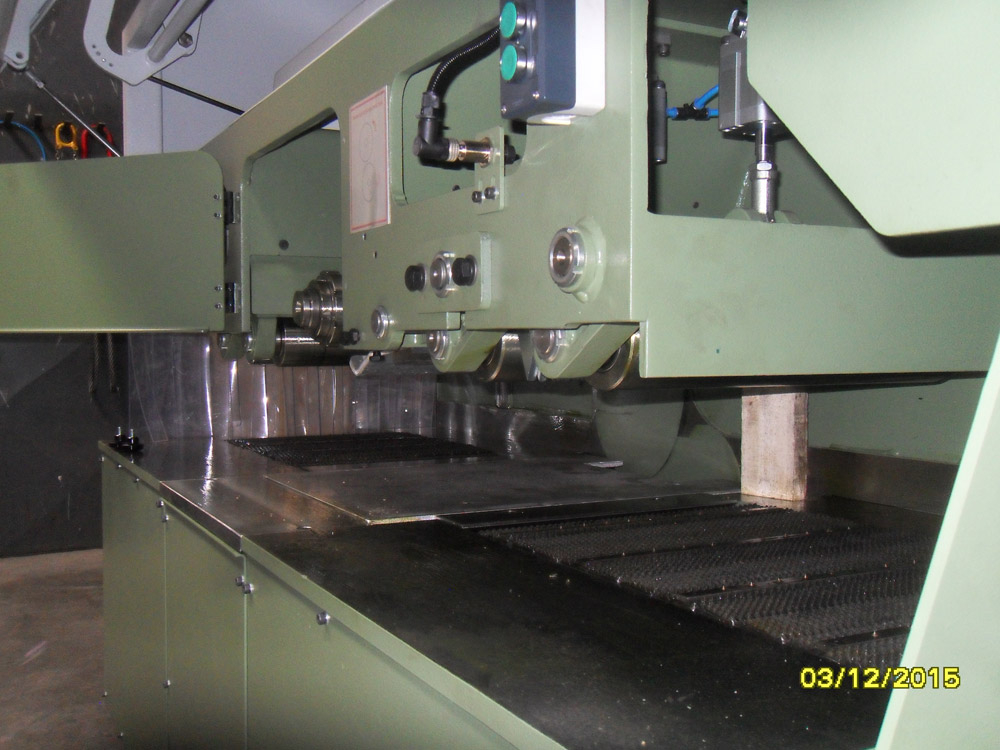 Двухвальные многопильные станки с гусеничной подачей Ustunkarli серия UDKD