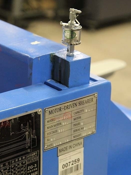 Гильотина с электроприводом Q11 2x2000