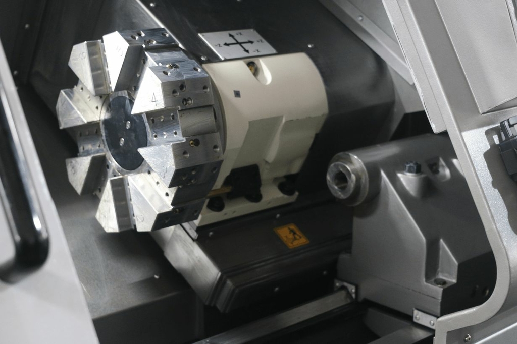 Токарный станок с ЧПУ JET KDCK-25F CNC (Fanuc 0i, гидрав. патрон, 3000 об/мин, деталеуловитель)