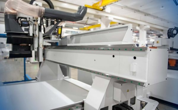 Обрабатывающий центр с ЧПУ KDT KN-5516