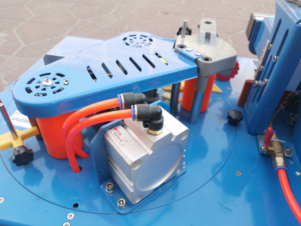 Кромкооблицовочный станок DELTAMACHINERY DM-117 c автоматической подачей заготовки