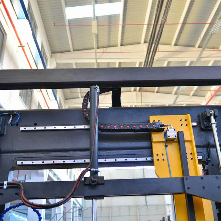 Ленточнопильный станок Beka-Mak BMSY 1020C