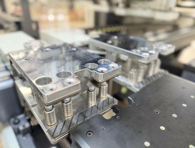 Сверлильно-присадочный станок с ЧПУ HOLD HB61J