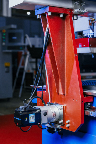 Фрезерные станки с ЧПУ Beaver 30RF-PRO