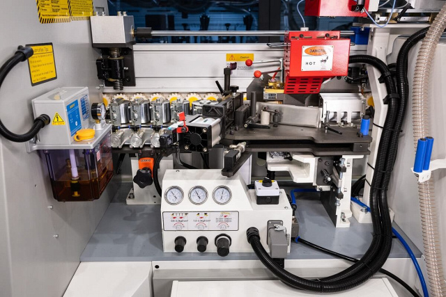 Автоматический кромкооблицовочный станок Nanxing NB8СJQVKL