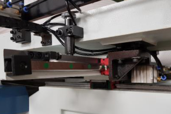 Сверлильно-пазовальный обрабатывающий центр с ЧПУ Yuetong MDK 4120D