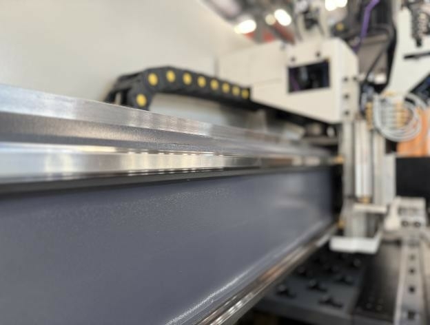 Сверлильно-присадочный станок с ЧПУ HOLD HB61J