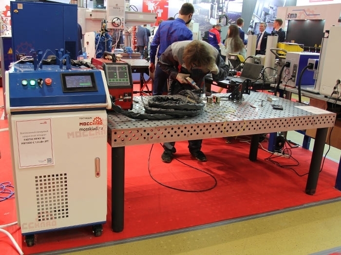 Волоконно-лазерный сварочный аппарат MFKY-W-HW2000-C 2кВт JPT с механизмом подачи проволоки