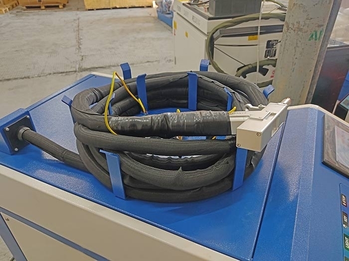 Аппарат лазерной сварки KY-W-HW1500-C 1.5кВт JPT 3в1 (резка, сварка, очистка) с механизмом подачи проволоки и водным охлаждением