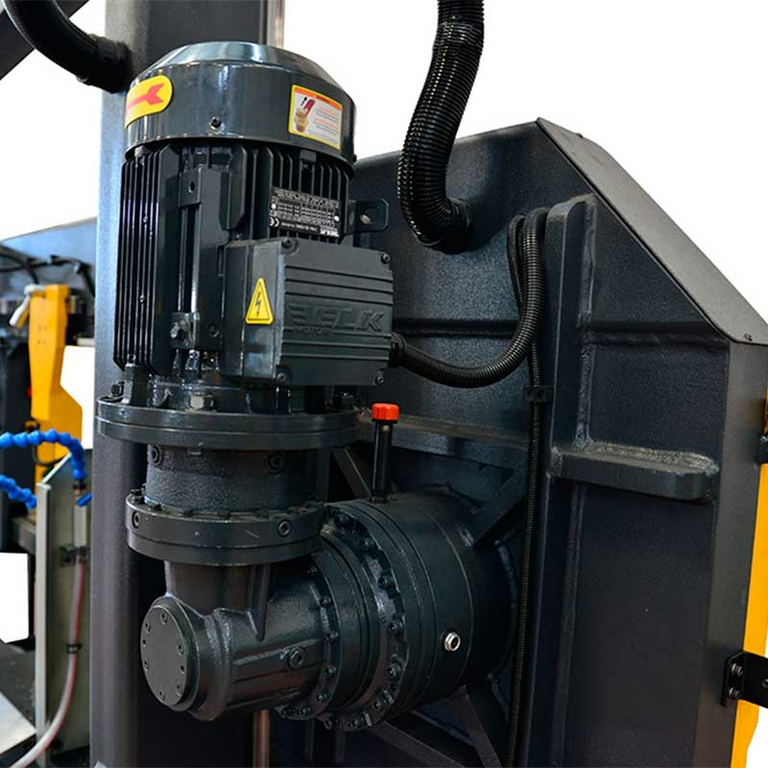 Ленточнопильный станок Beka-Mak BMSO 540CGH NC