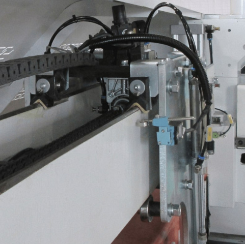 Раскроечный центр серии INDUSTRIAL Filato NP-330HG