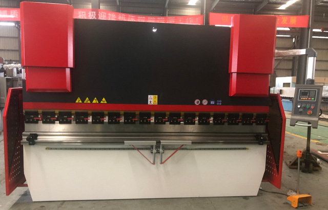 Гидравлический листогибочный пресс KPB125-3200