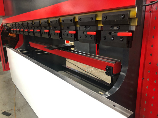 Гидравлический листогибочный пресс KPB125-3200