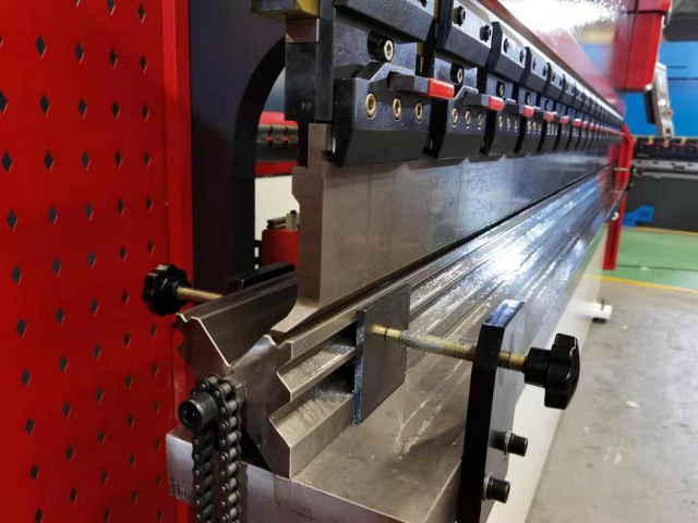 Гидравлический листогибочный пресс KPB125-3200