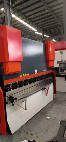 Гидравлический листогибочный пресс KPB125-3200