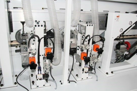 Кромкооблицовочный автоматический станок BJD F770J