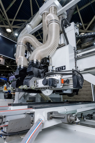 Форматно-обрезной центр с ЧПУ для дверных полотен Beaver DOORCUT CNC