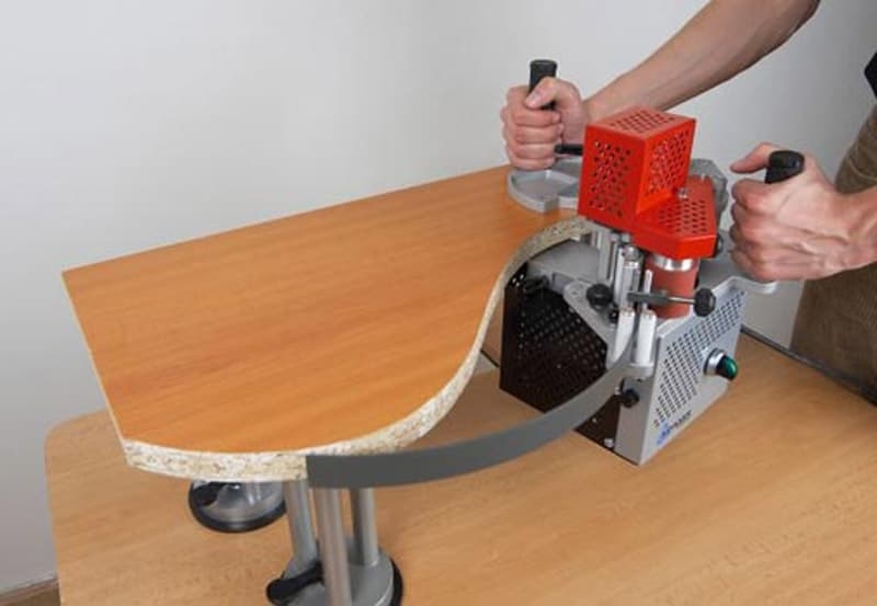 Кромкооблицовочная ручная машинка GBM