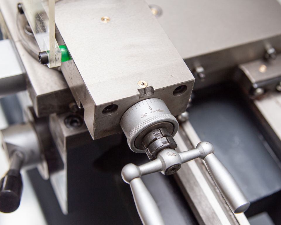 Настольный токарно-винторезный станок Metal Master MasterTurn 2050G