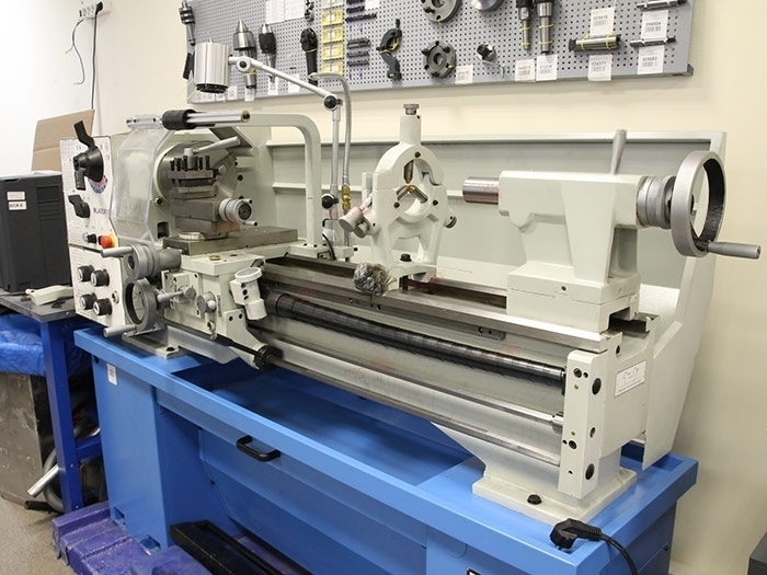 Универсальный токарный станок ML 400x1000 по металлу
