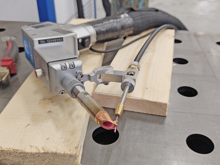 Волоконно-лазерный сварочный аппарат MFKY-W-HW2000-C 2кВт Raycus с механизмом подачи проволоки