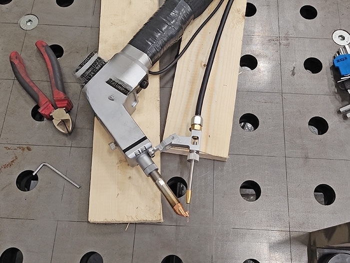 Волоконно-лазерный сварочный аппарат MFKY-W-HW2000-C 2кВт Raycus с механизмом подачи проволоки