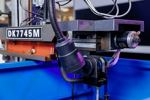 Электроэрозионный проволочно-вырезной станок MetalTec DK 7745M наклоном до 45 градусов
