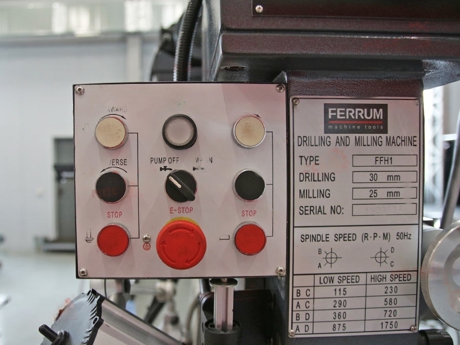 Широкоуниверсальный фрезерный станок FFH1