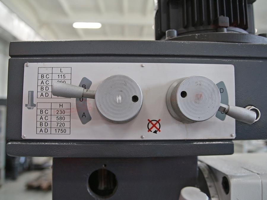 Широкоуниверсальный фрезерный станок FFH1