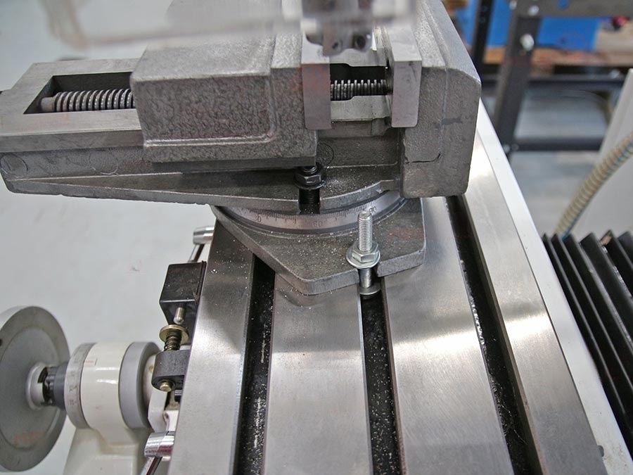 Широкоуниверсальный фрезерный станок FFH1