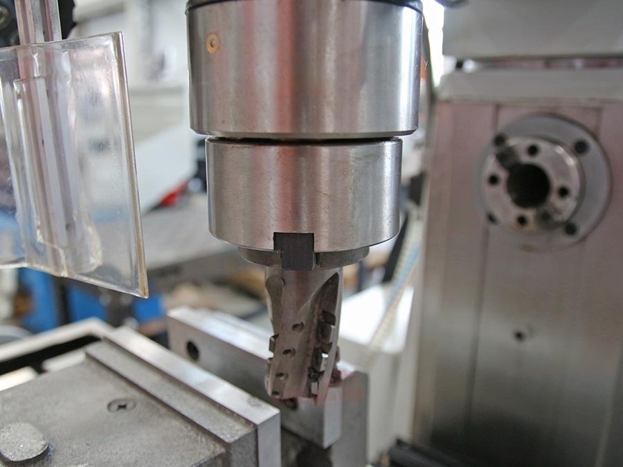 Широкоуниверсальный фрезерный станок FFH1