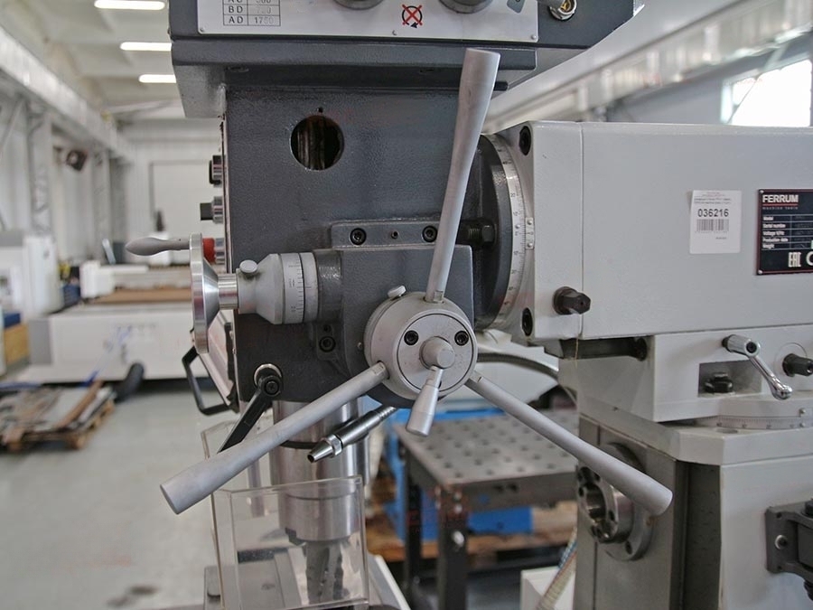 Широкоуниверсальный фрезерный станок FFH1