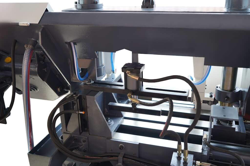 Автоматический ленточнопильный станок MetalMaster MSK 350 Е