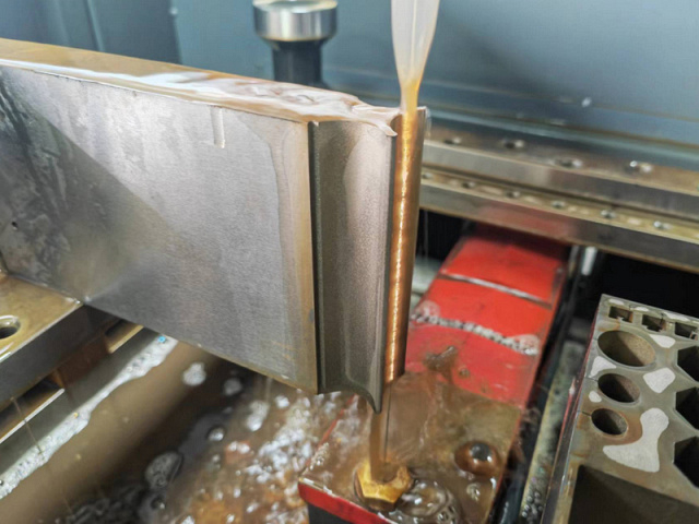 Проволочно-вырезной электроэрозионный станок Kingred KD700ZL