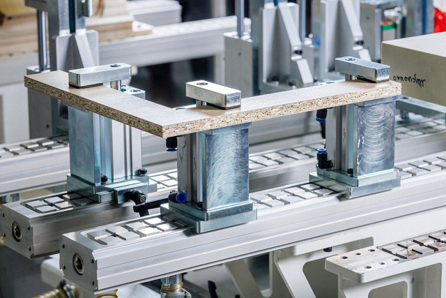 Пятиосевой обрабатывающий центр QUADRO TEOS Z-1000 ATC (2+1)