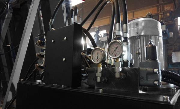 Пресс гидравлический для бруса IRONMAC Press 200/4 HM