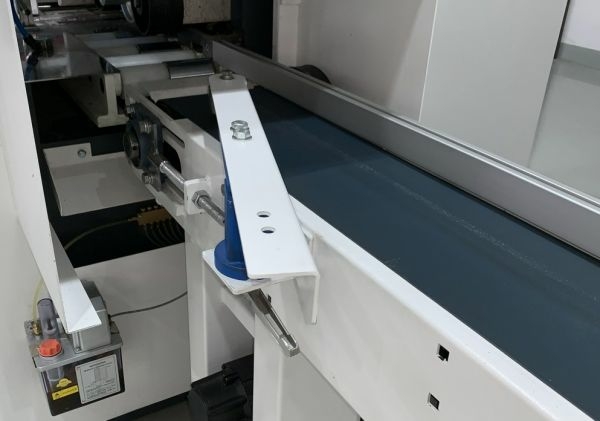 Автоматический торцовочный станок с функцией вырезки дефектов и оптимизации JANGJA AM8424 / EM8441