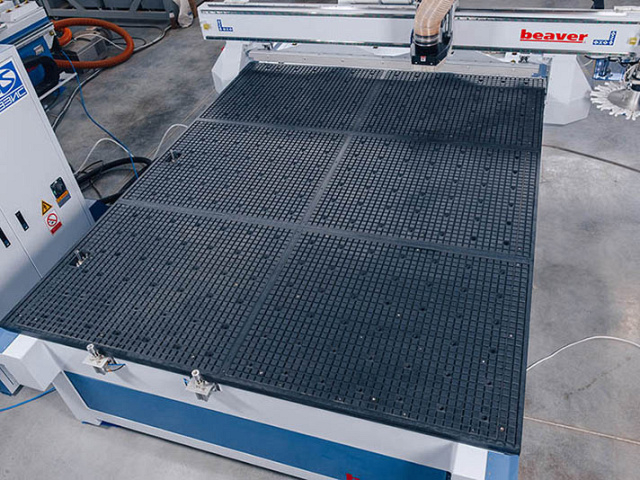 Фрезерный обрабатывающий центр с ЧПУ с автоматическим толкателем Beaver i-NEST BH PRO TPA