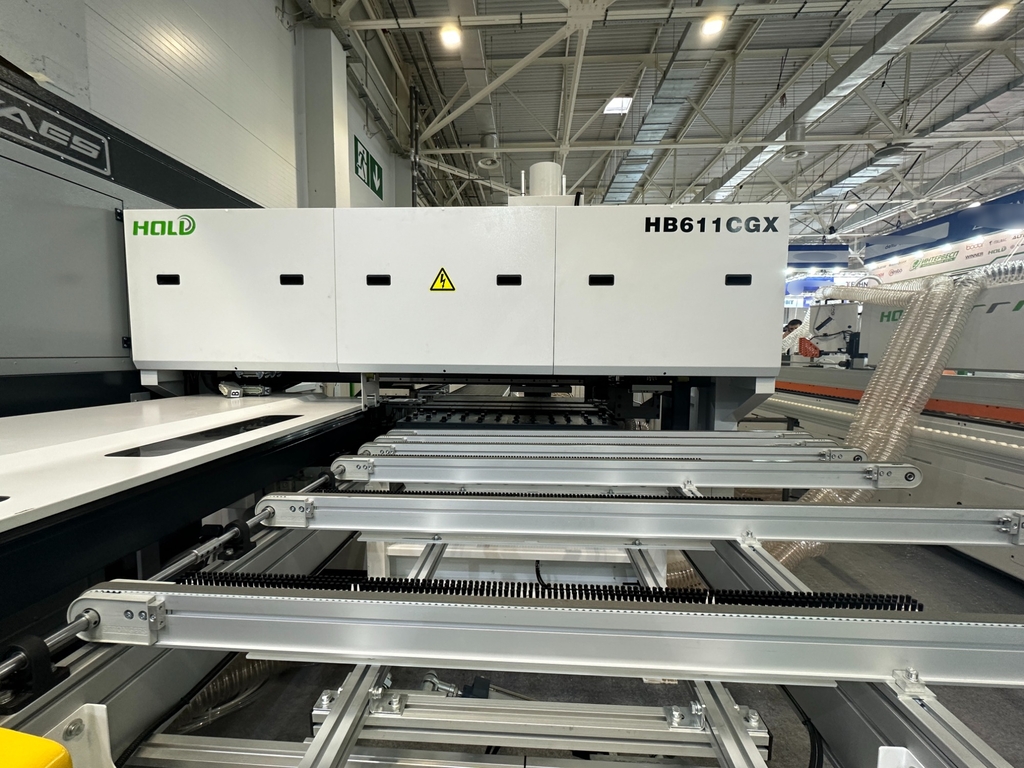 Сверлильно-присадочный станок с ЧПУ HOLD HB611CGX