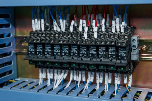 Фрезерный станок с ЧПУ Beaver 30AVLT8