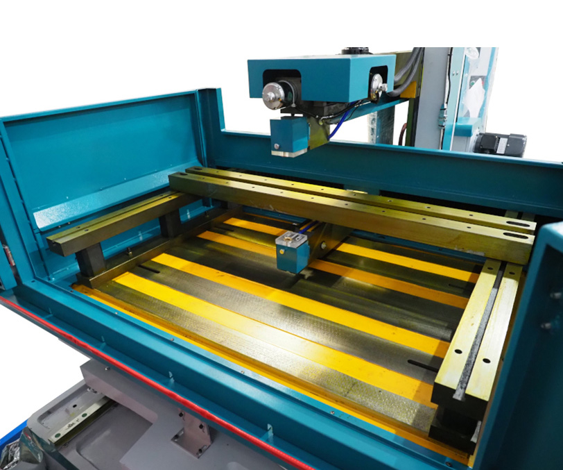 Электроэрозионный проволочно-вырезной станок DK7735-LK