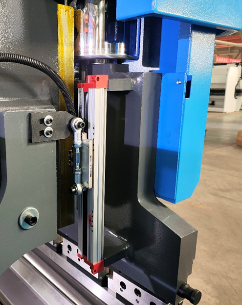 Листогибочный пресс MetalTec HBС 135/3200 4+1 ЧПУ МТ-15