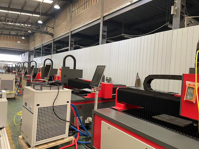 Оптоволоконная установка лазерного раскроя L1 PRO